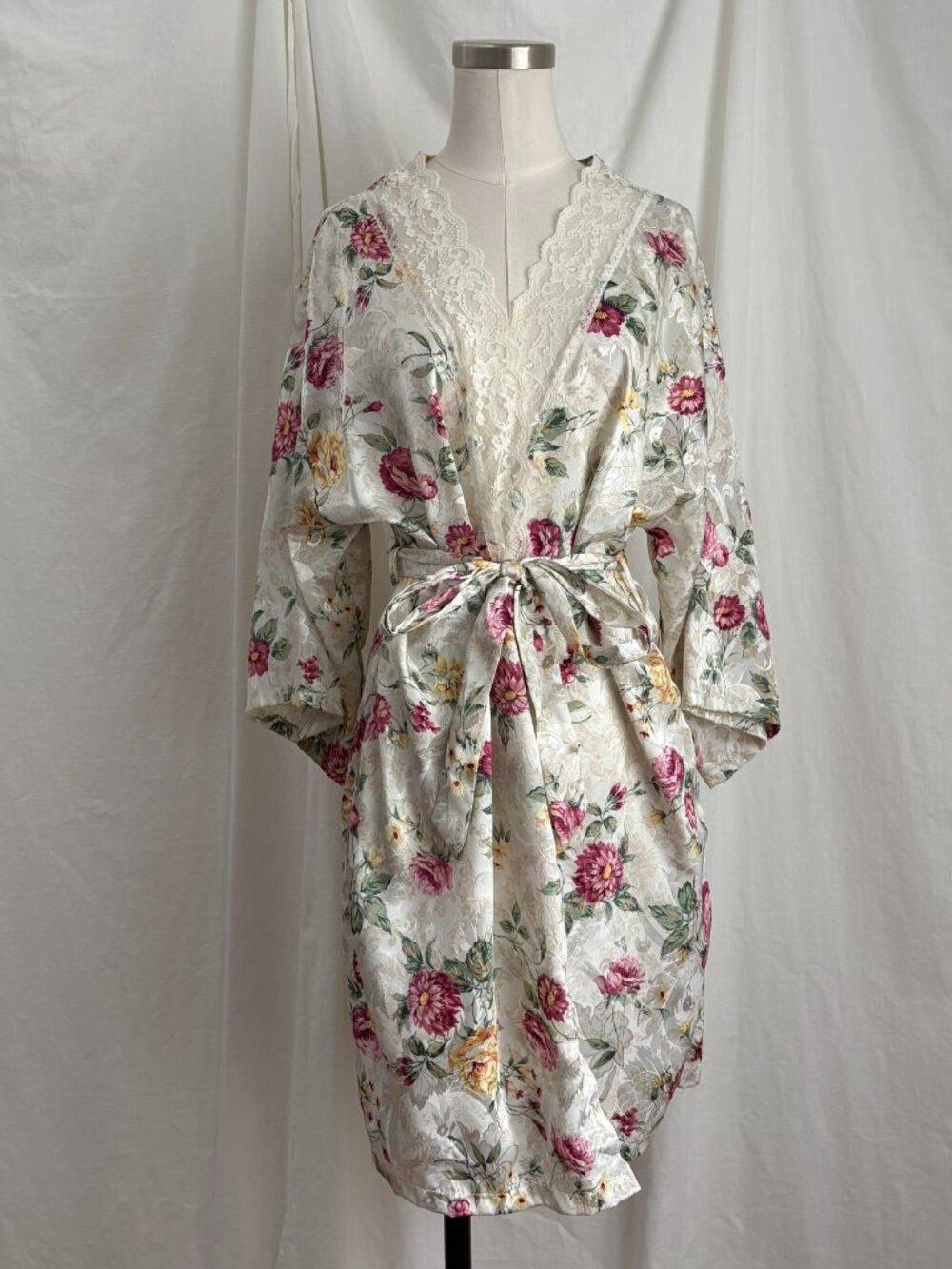 Kathryn Satin Robe M Floral Lace Vintage 80s 90s Glam Bridal Belted Feminine